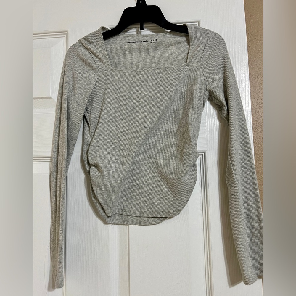 abercrombie kids Light Gray Ribbed Long-Sleeve Square Neck Top size 9/10